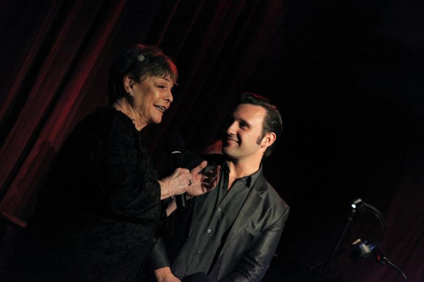 Review: SANDY STEWART, NICOLAS KING AND MIKE RENZI Light Up The Beach Cafe With Their Brilliance  Image