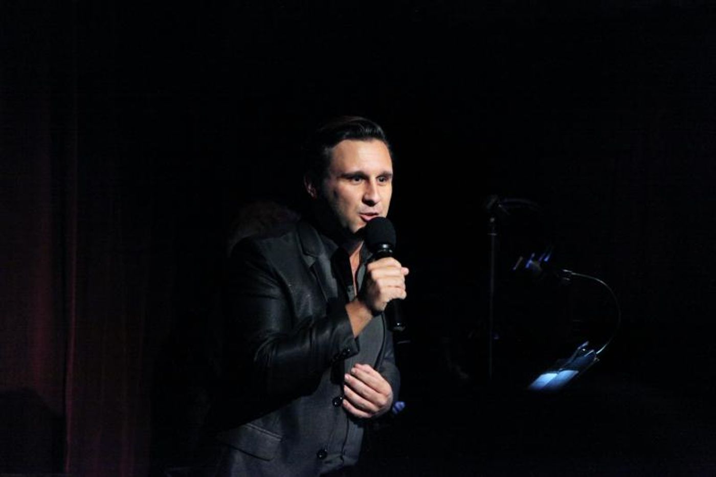 Review: SANDY STEWART, NICOLAS KING AND MIKE RENZI Light Up The Beach Cafe With Their Brilliance  Image