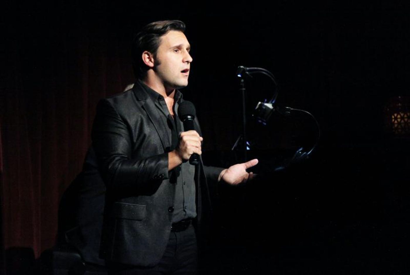 Review: SANDY STEWART, NICOLAS KING AND MIKE RENZI Light Up The Beach Cafe With Their Brilliance  Image