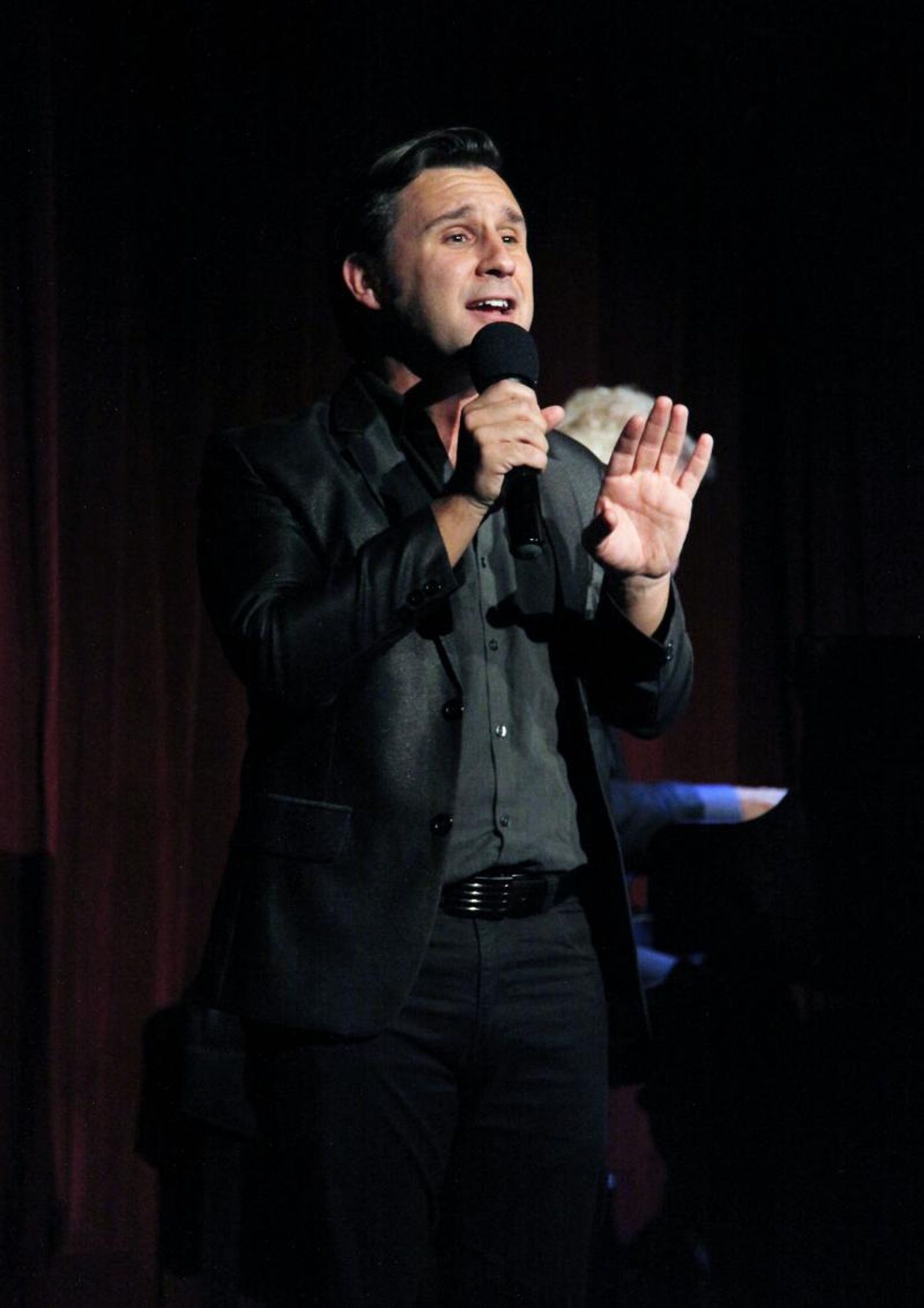 Review: SANDY STEWART, NICOLAS KING AND MIKE RENZI Light Up The Beach Cafe With Their Brilliance  Image