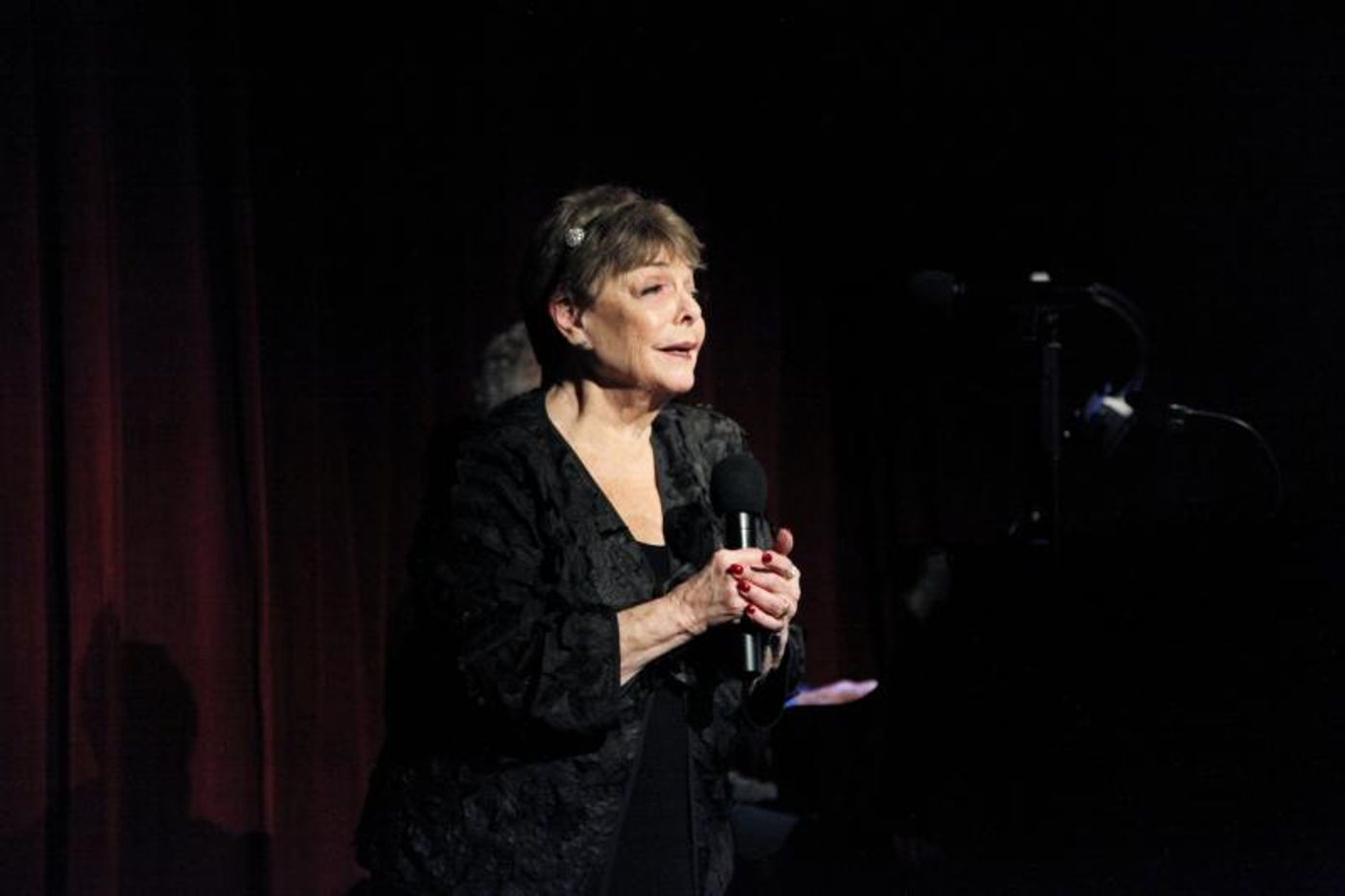 Review: SANDY STEWART, NICOLAS KING AND MIKE RENZI Light Up The Beach Cafe With Their Brilliance  Image