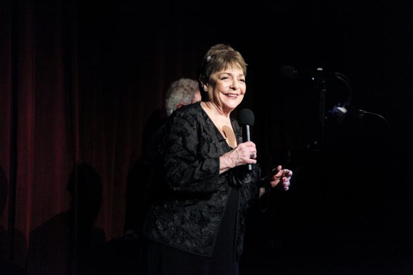 Review: SANDY STEWART, NICOLAS KING AND MIKE RENZI Light Up The Beach Cafe With Their Brilliance  Image