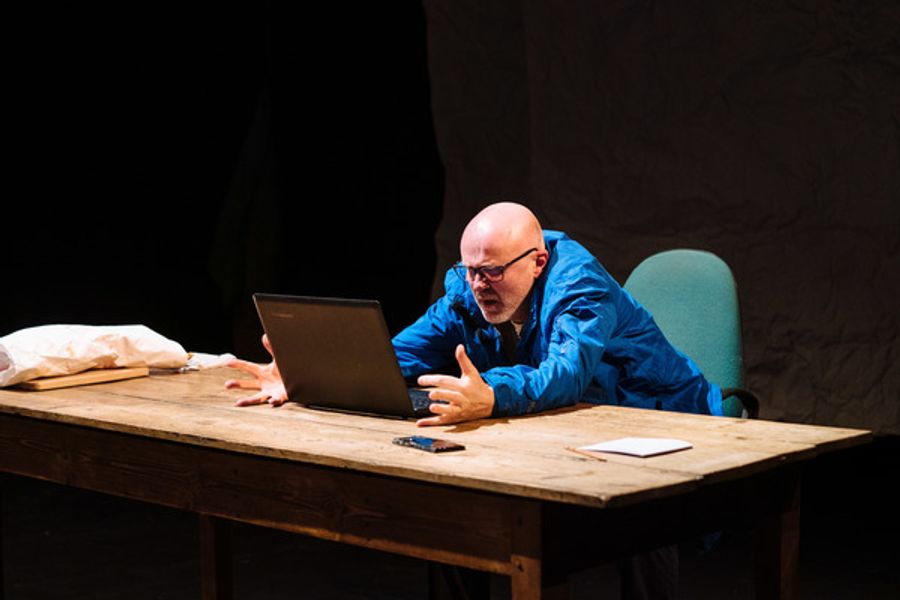 Photo Flash: First Look at Production Photos of Tim Crouch's I, CINNA (THE POET) Image