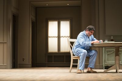 Alfred Molina Photo