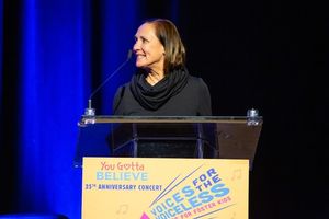 Laurie Metcalf Photo