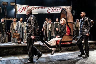 Louis Martin, Lesley Manville, Troy Alexander
 Photo