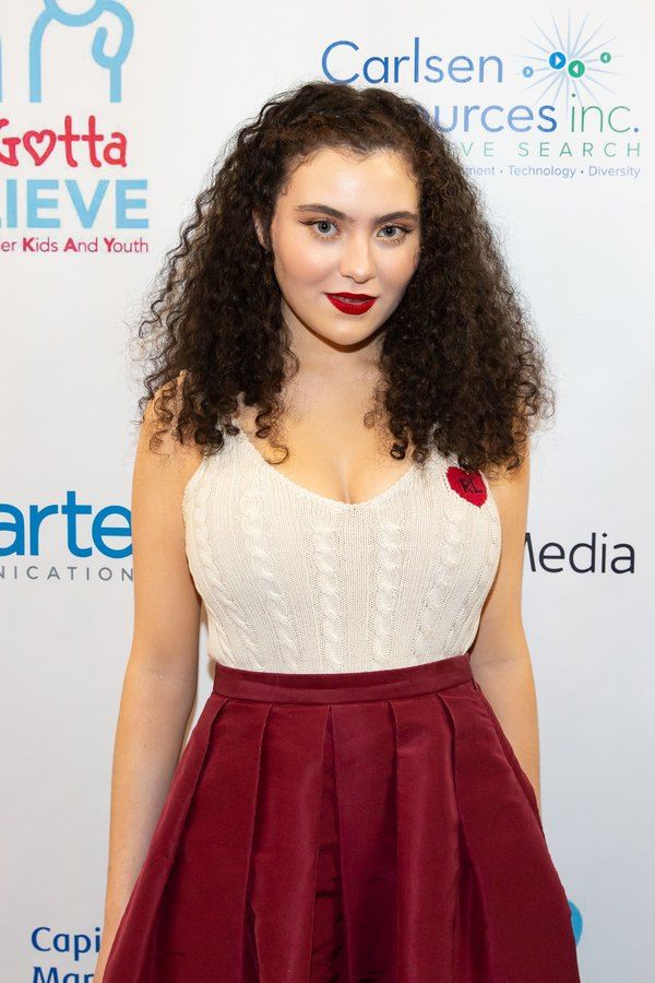 Lilla Crawford
 Photo