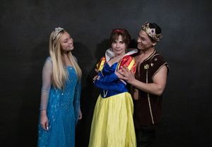  McKenna Goodman, Sarilee Kahn and Giovanni Navarro Photo