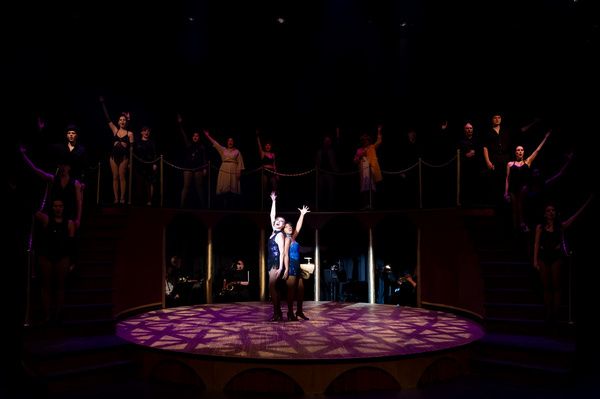 Kate Johnson (Velma Kelly), Tara Vinson (Roxie Hart) and the cast of Chicago at the M Photo