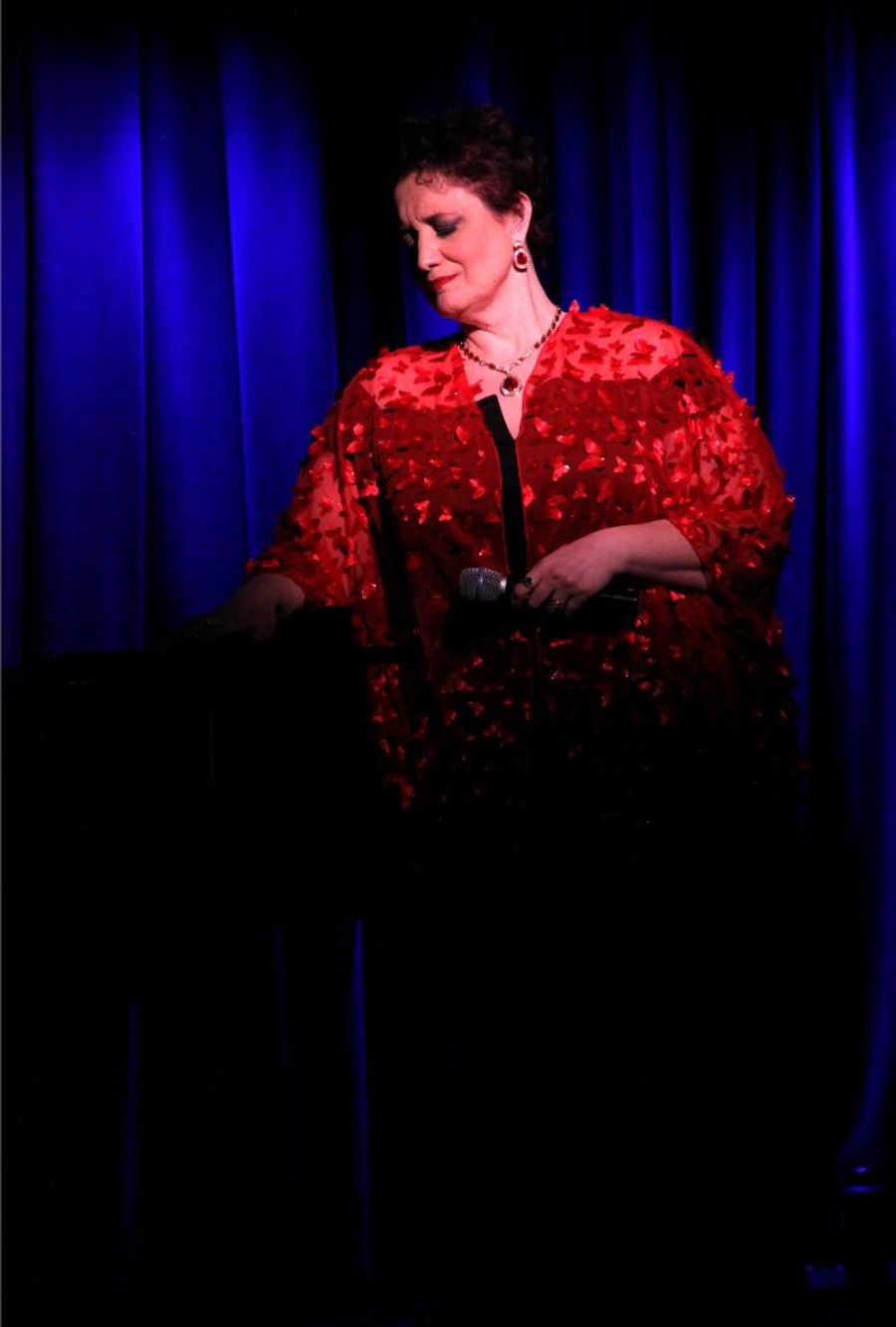 Review: Regina Zona Holds Court at The Laurie Beechman Theatre in BECOMING...THE QUEEN 2.0 Image