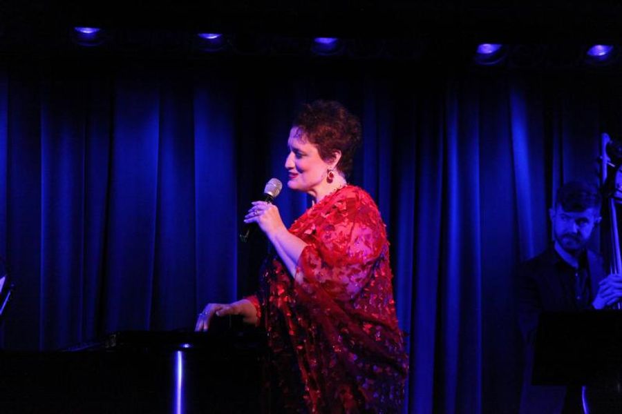 Review: Regina Zona Holds Court at The Laurie Beechman Theatre in BECOMING...THE QUEEN 2.0 Image