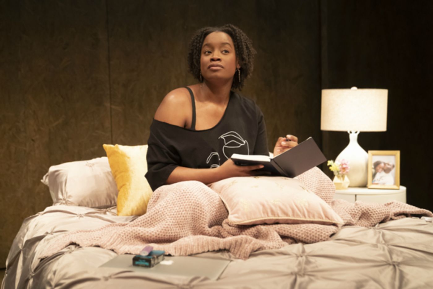 Photo Flash: First Look at GRAVEYARD SHIFT at Goodman Theatre  Image