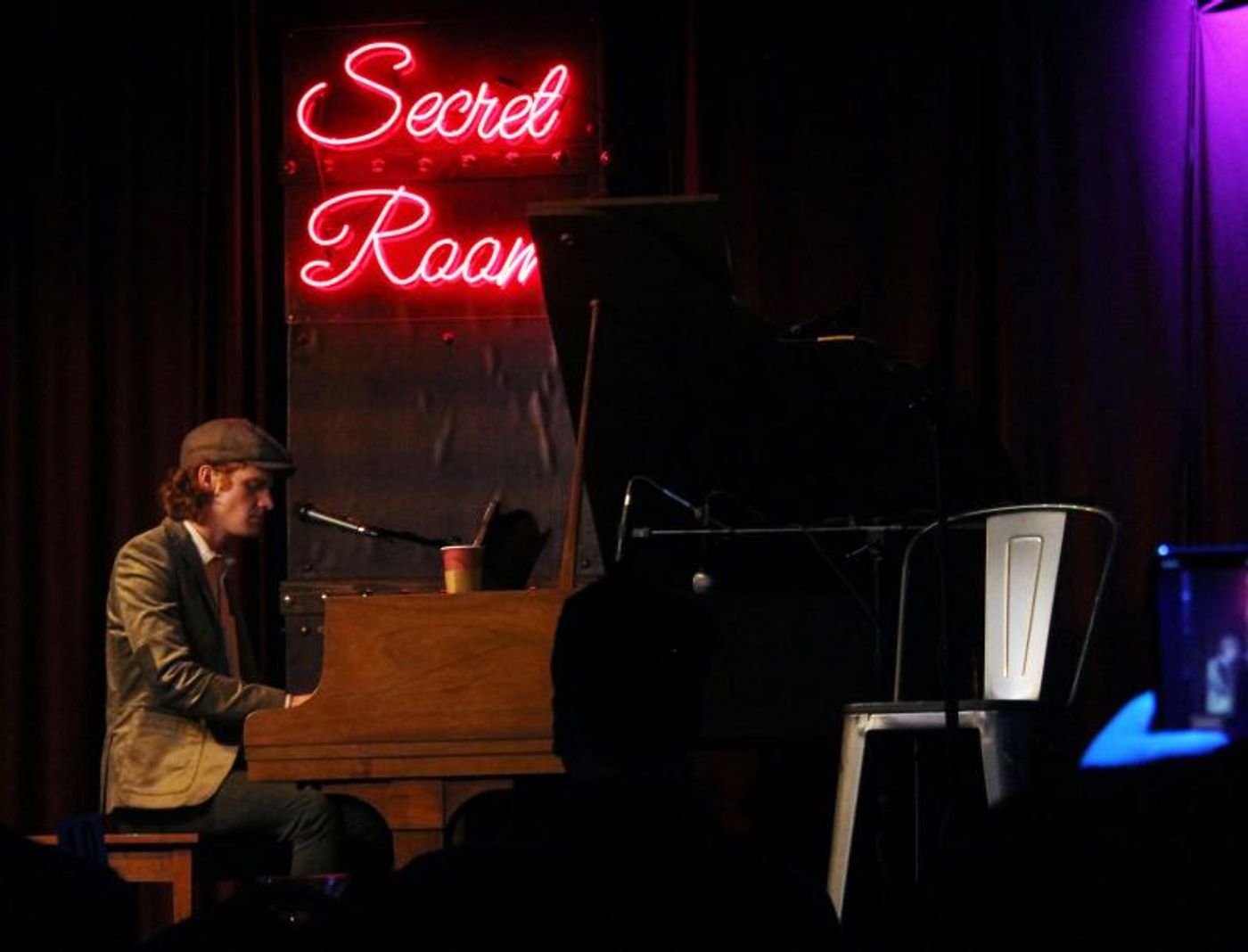 Review: Audience Members are the Big Winners When JEREMIAH LLOYD HARMON Plays Hidden Cabaret  Image