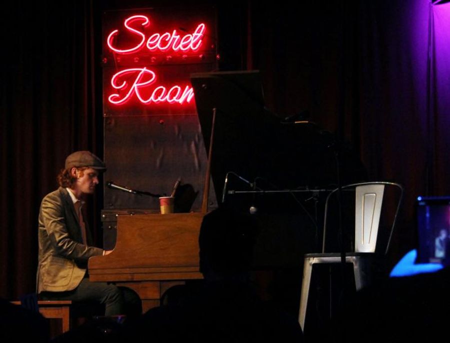 Review: Audience Members are the Big Winners When JEREMIAH LLOYD HARMON Plays Hidden Cabaret  Image