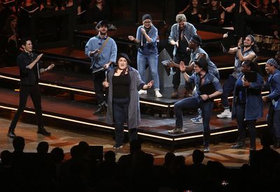 Bonnie Milligan and cast Photo
