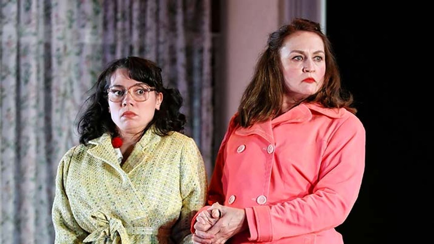 Review: The 21st Century Update Of 70's Italian Farce NO PAY? NO WAY! Reinforces That Corporate Greed Continues over 40 years later.  Image