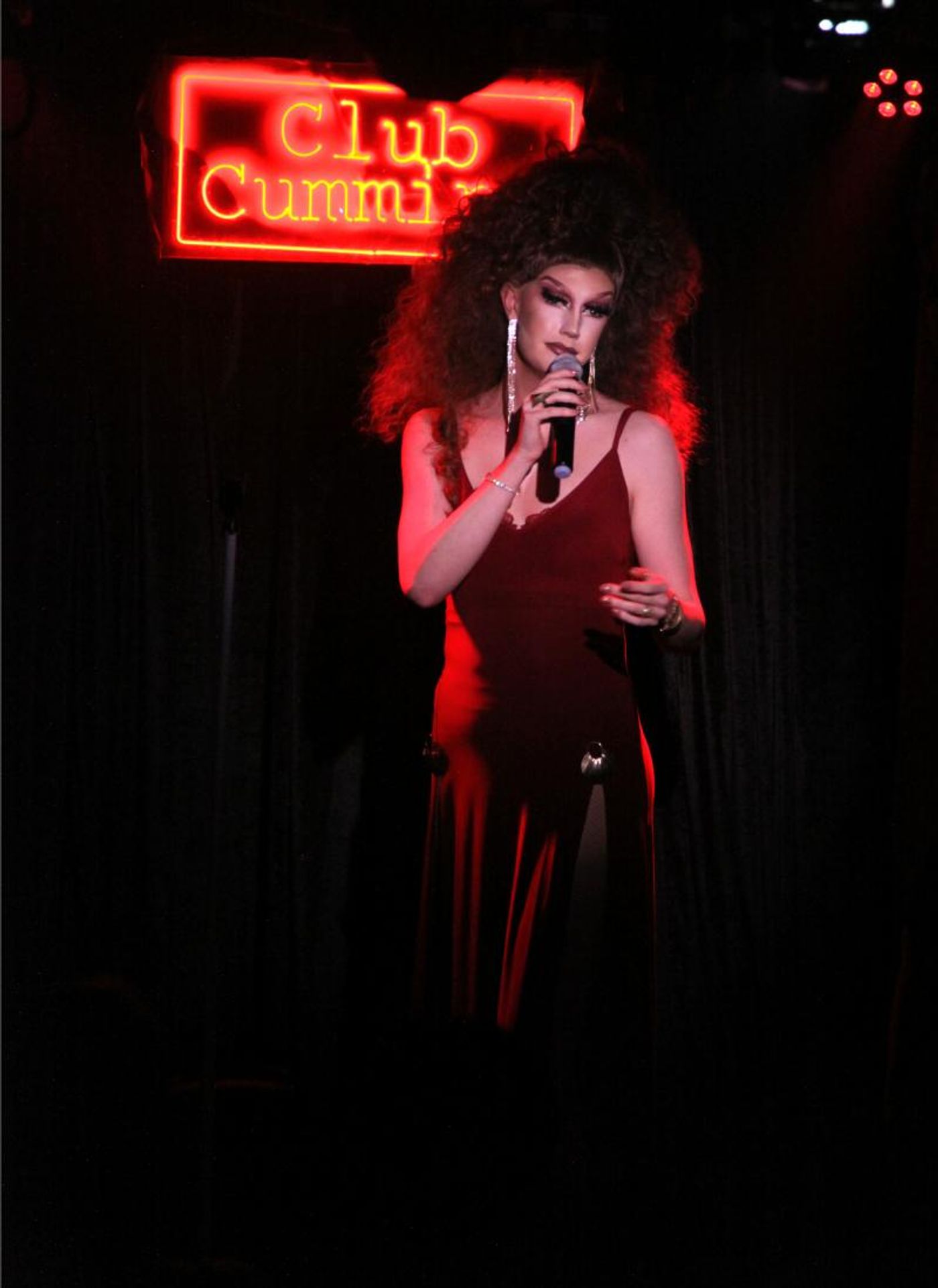 Review: SNOWFLAKE MIC & DRAGARET STAR Are a Double Dose of Fun at Club Cumming Review: SNOWFLAKE MIC & DRAGARET STAR Are a Double Dose of Fun at Club Cumming Image