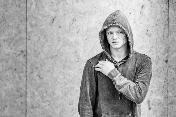 Tom Rhys Harries Photo