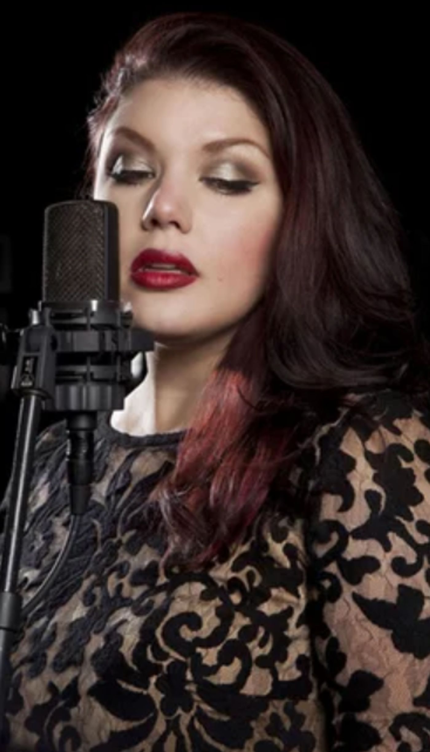 Review: JAZZY JANE MONHEIT GETS COZY at Birdland  Image