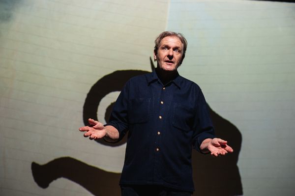 Robert Bathurst Photo