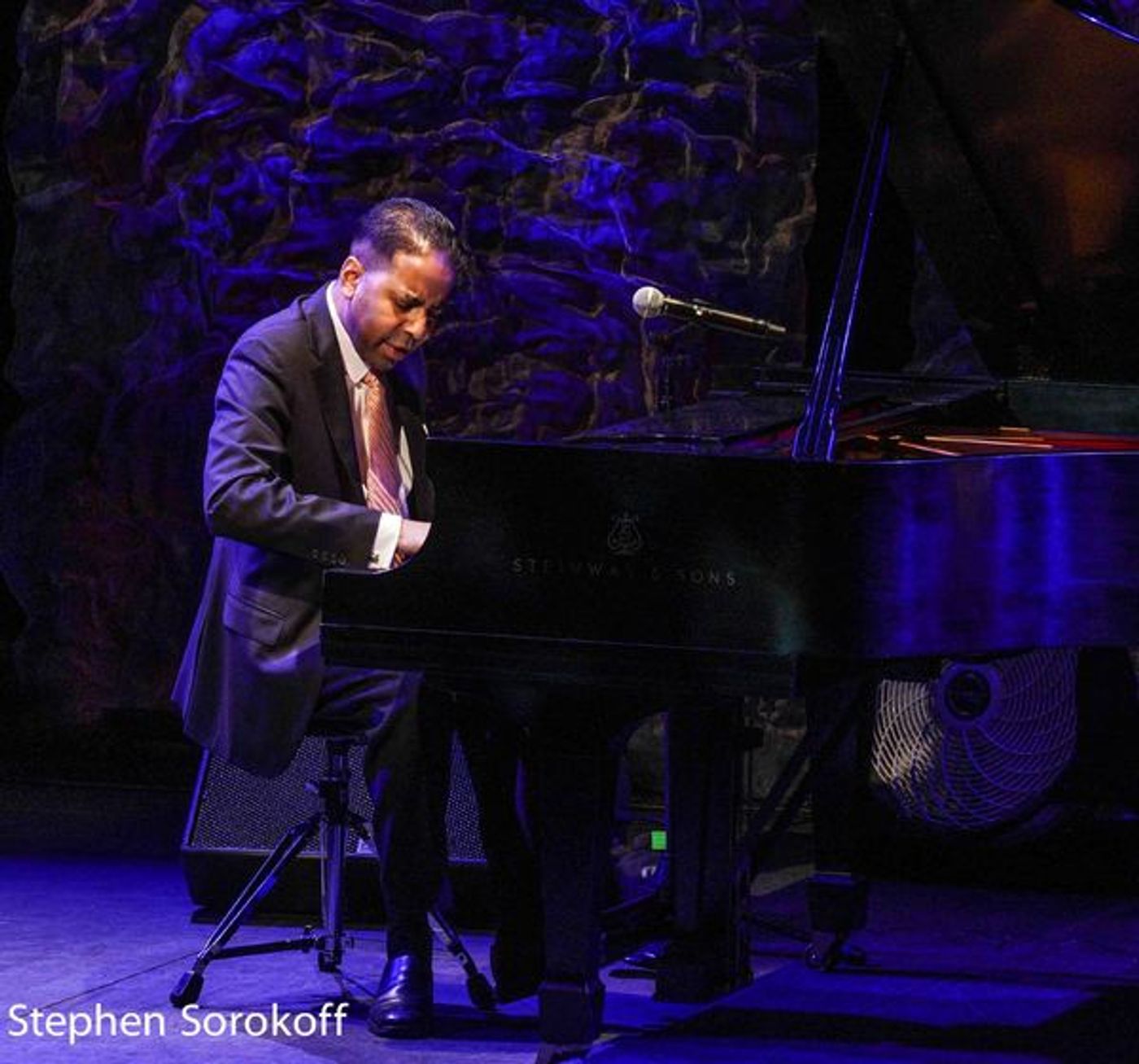 Photo Coverage: Loston Harris Plays the Kravis Center  Image