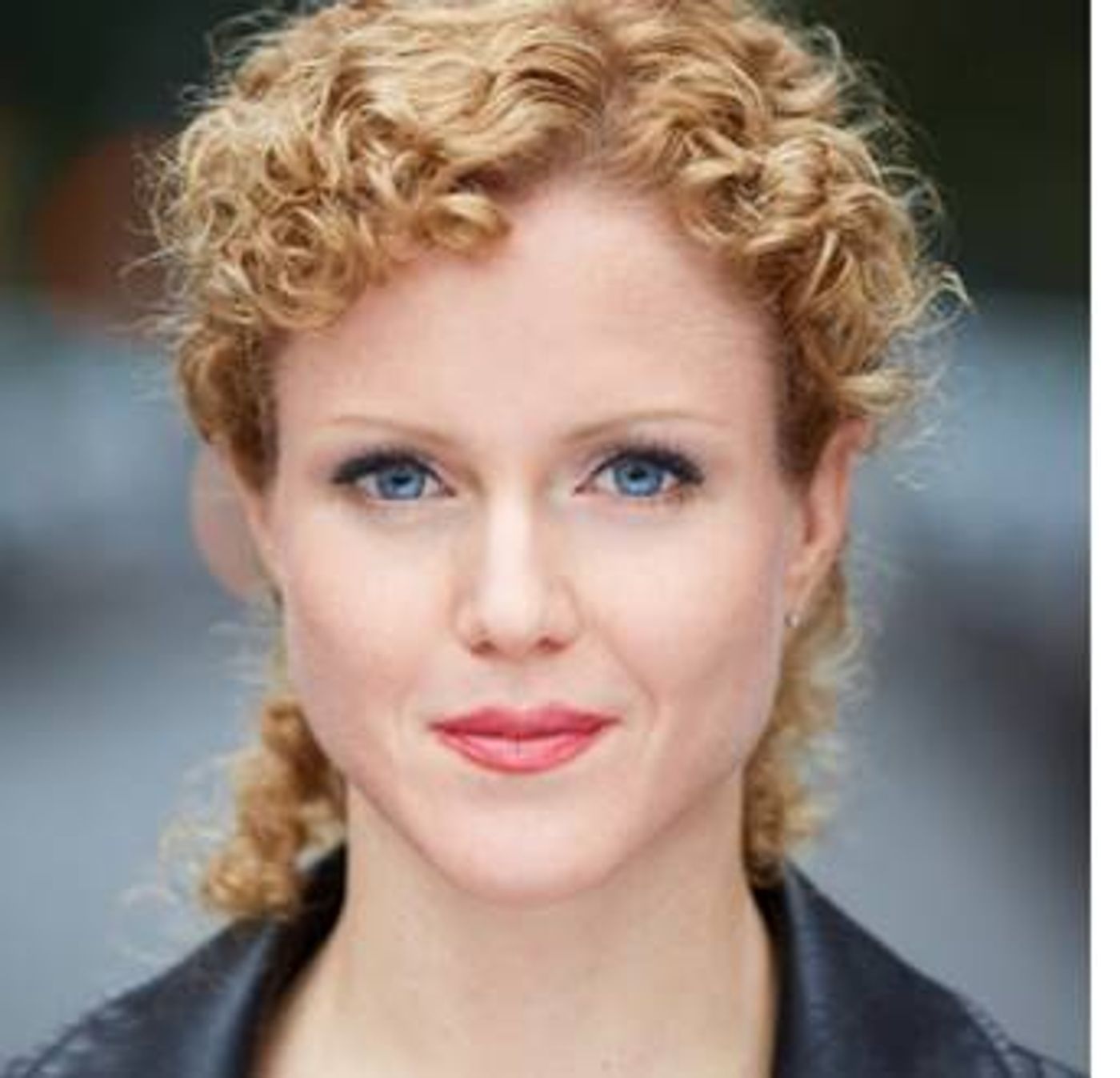 BWW Exclusive: How Waitressing Saved My Acting Job  Image