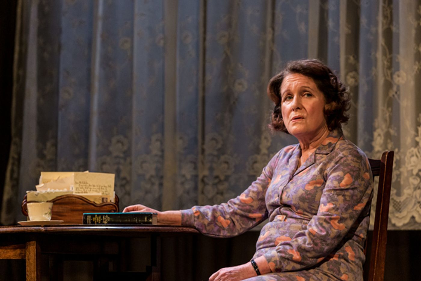 Photo Flash: Jan Ravens and Julia Watson in TALKING HEADS at Watford Palace Theatre  Image