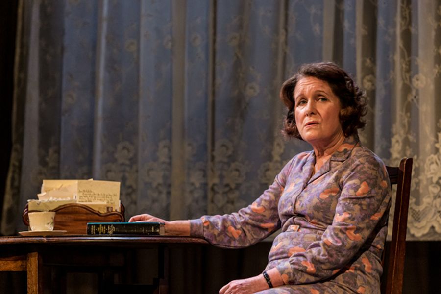 Photo Flash: Jan Ravens and Julia Watson in TALKING HEADS at Watford Palace Theatre  Image