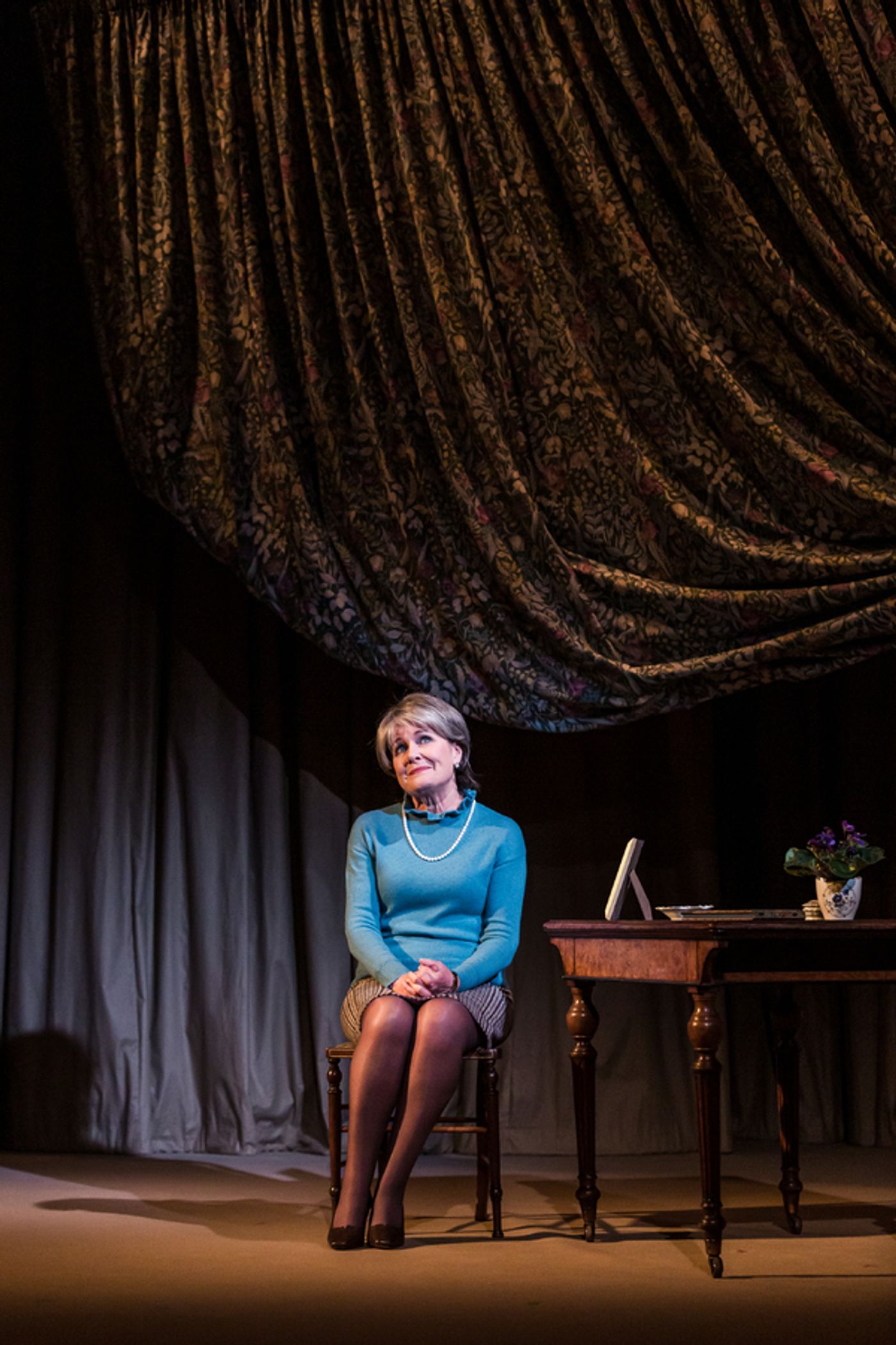 Photo Flash: Jan Ravens and Julia Watson in TALKING HEADS at Watford Palace Theatre  Image