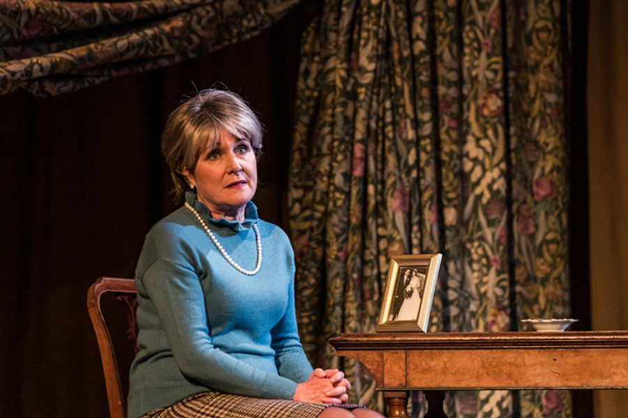 Photo Flash: Jan Ravens and Julia Watson in TALKING HEADS at Watford Palace Theatre  Image