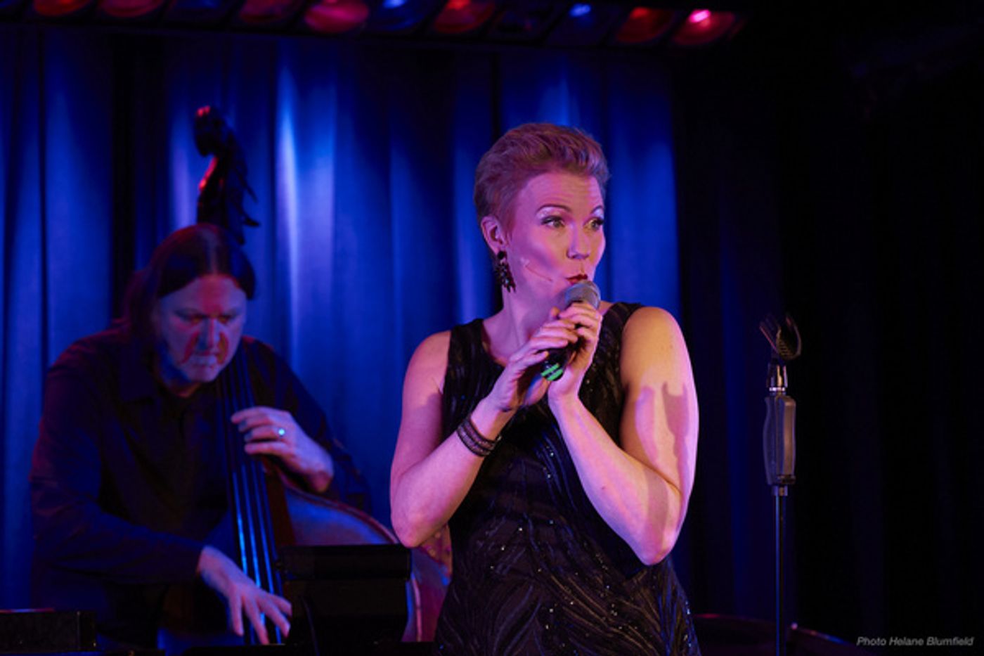 Photo Flash: Jennifer Barnhart At The Laurie Beechman  Image