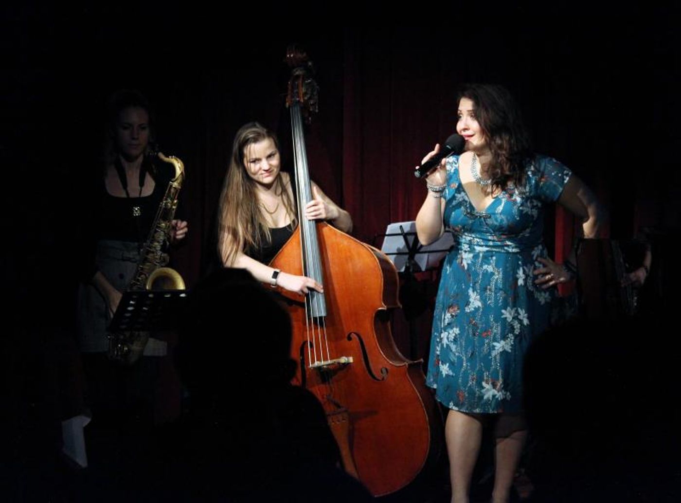 Review: NICOLE ZURAITIS Is a Wonder Woman at The Beach Cafe  Image