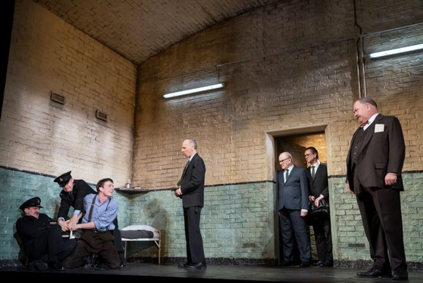 Photo Flash: First Look at Dan Stevens, Mark Addy, Tracie Bennett and More in HANGMEN  Image