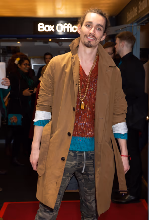 


Robert Sheehan
 Photo