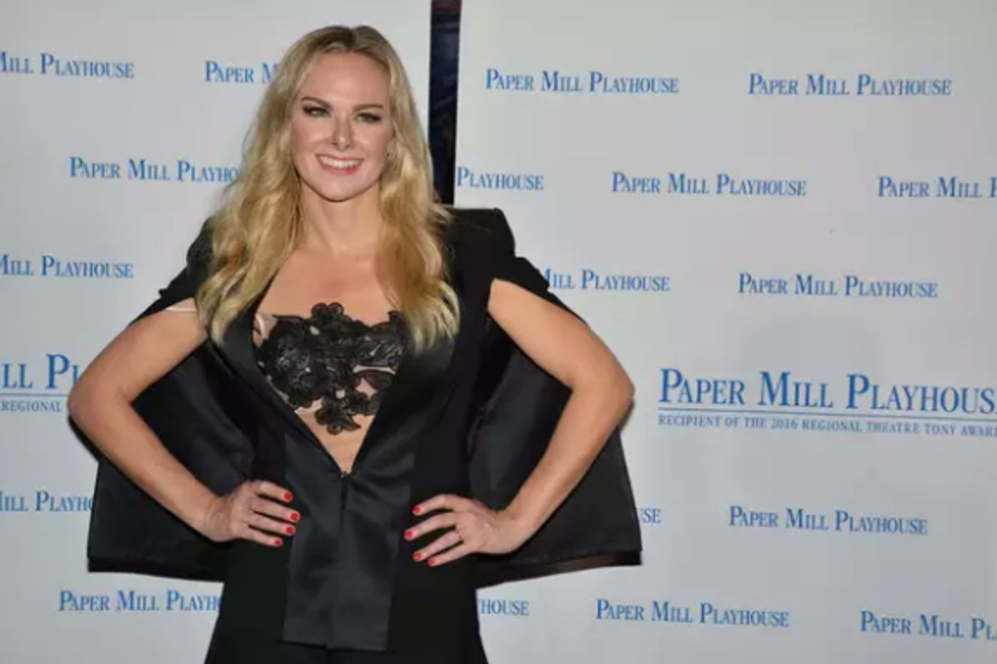 Wake Up With BWW 4/10: Stream National Theatre's JANE EYRE, and More!  Image