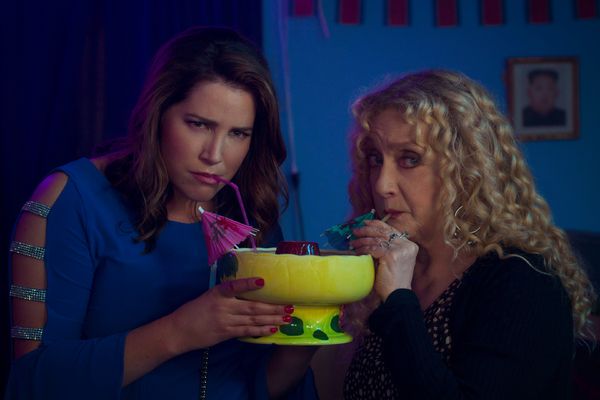 Ellie Kemper and Carol Kane Photo