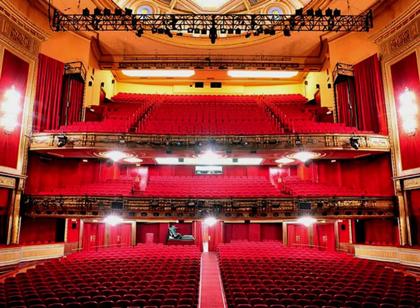 El Ayuntamiento de Madrid presenta el Plan Aplaude para la promoción de la cultura El Ayuntamiento de Madrid presenta el Plan Aplaude para la promoción de la cultura Image