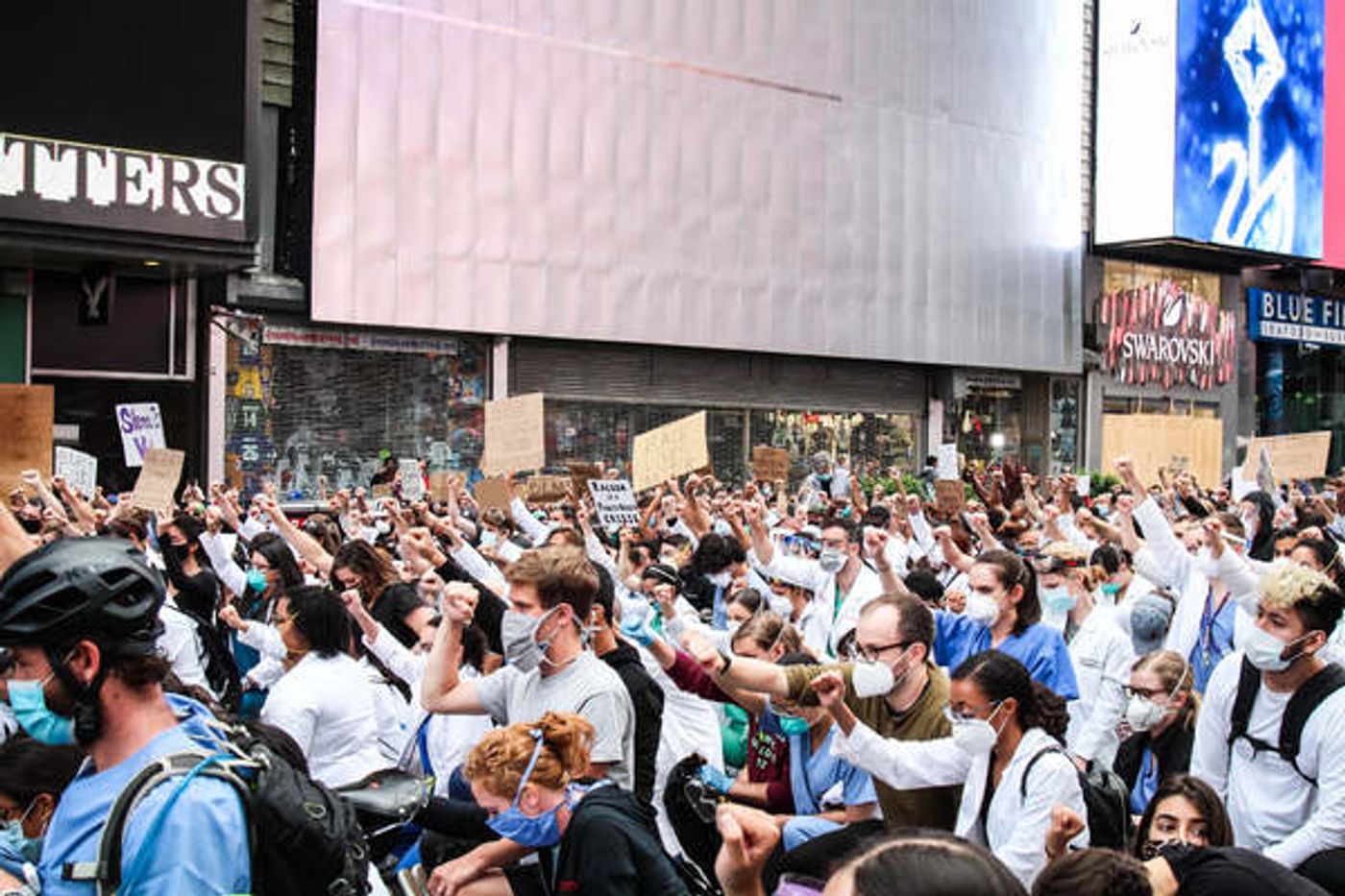 Photo Flash: New Yorkers Take To The Streets For Black Lives Matter Protests  Image