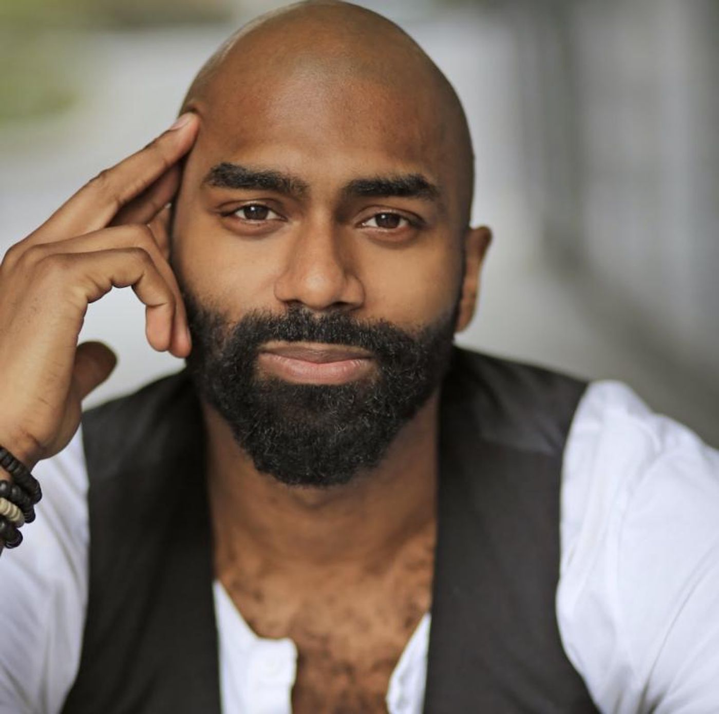 VIDEO: THE CHAOS TWINS Are Joined by INSECURE's Alexander Hodge  Image