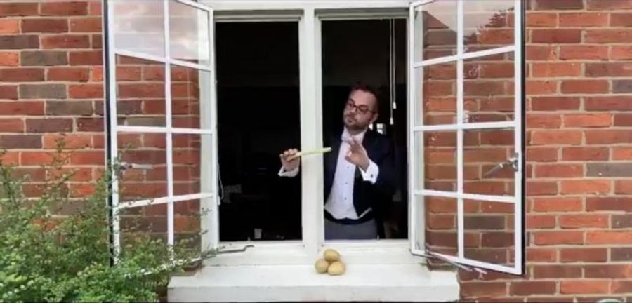 Alfonso Casado dirige 'Thank you, baked potato' con Matt Lucas Image