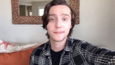 Michael Lee Brown (Dear Evan Hansen) gives a shout-out to Obi Ndefo during the virtua Photo