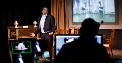 Review: LOOKING OVER PRESIDENT'S SHOULDERS at Tabard Theater, San Jose  Image