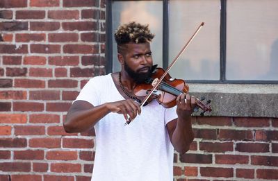 Violinist Big Luxe in rehearsal for DECAMERON, PROVIDENCE; presented by The Wilbury T Photo