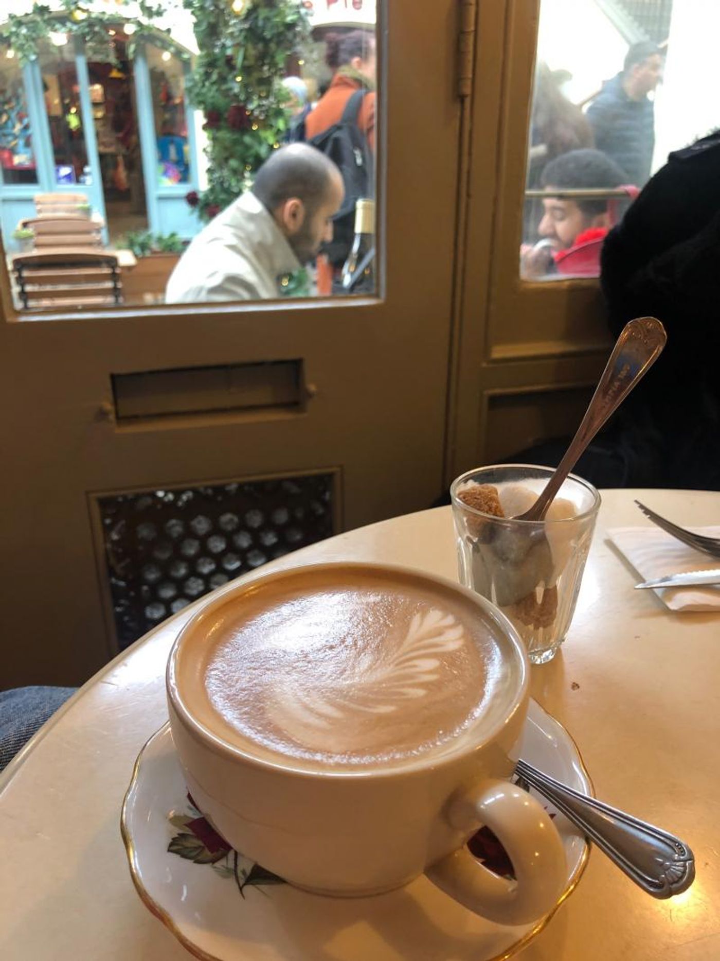 BWW Blog: Embracing the Unknown in London - Featuring a Hapa Girl, Cappuccinos, & a Trip to Amsterdam  Image