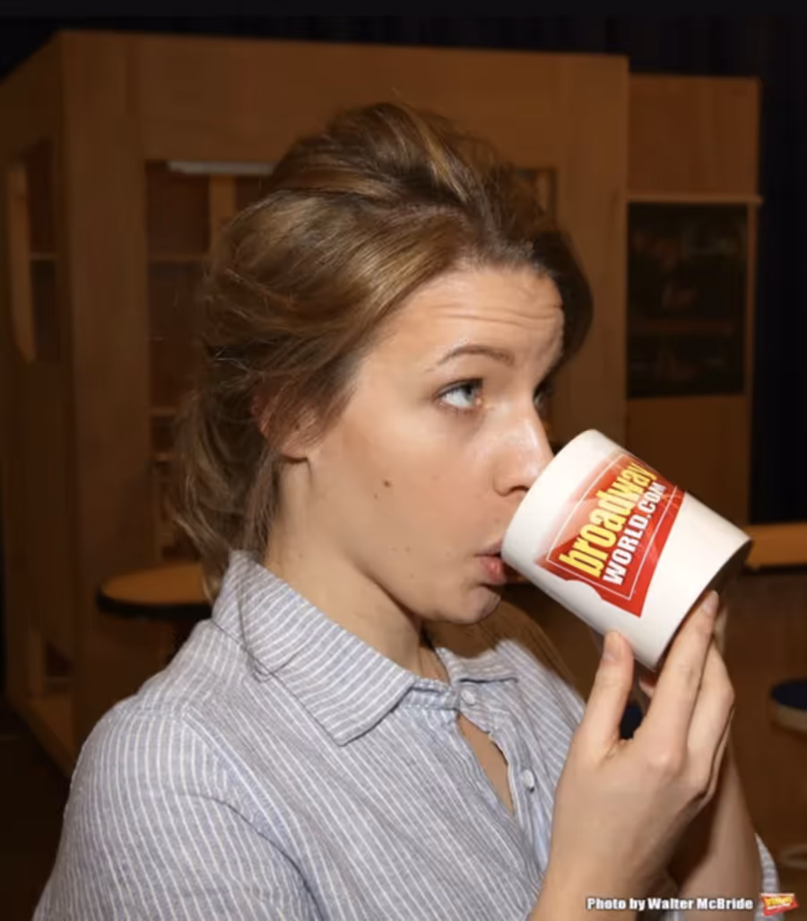 Wake Up With BWW 8/28: Lin-Manuel Miranda Will Star in New Rom-Com THE MAKING OF, and More! Image