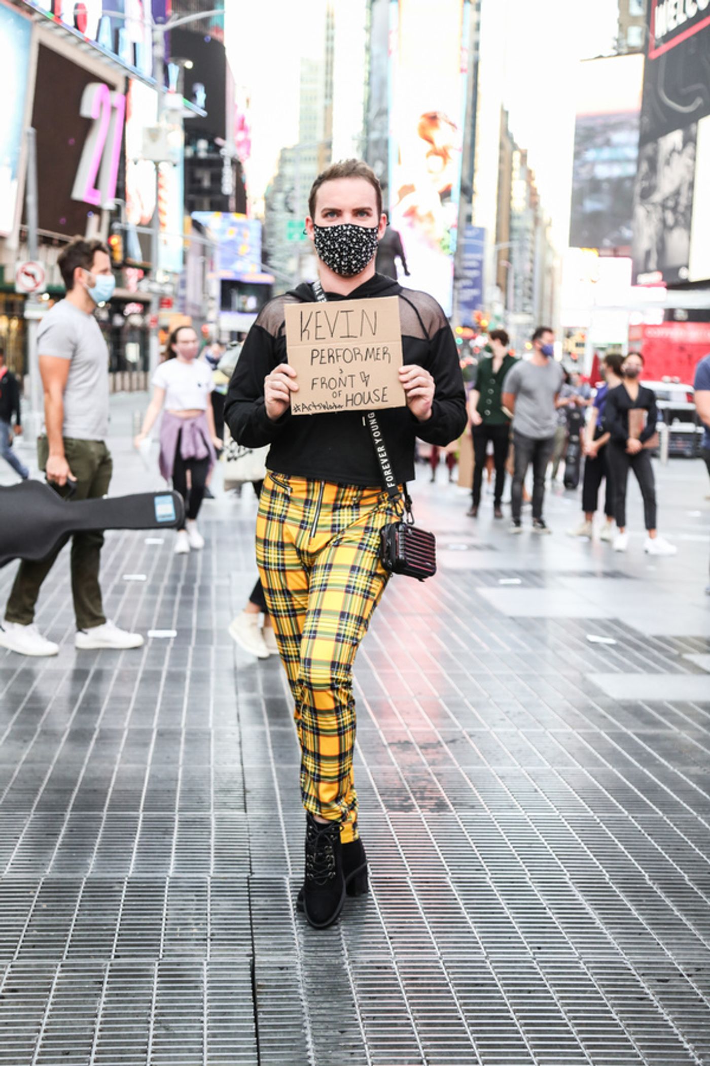 Photo Flash: Artists Gather in Times Square for Be An #ArtsHero Campaign  Image