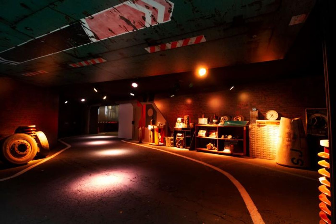 Review: An All Family Entertainment,  VIANOVA AND THE SPACE TRAVELERS Is A New Show Of Lights, Laser, Projections and Music For Pandemic Times  Image