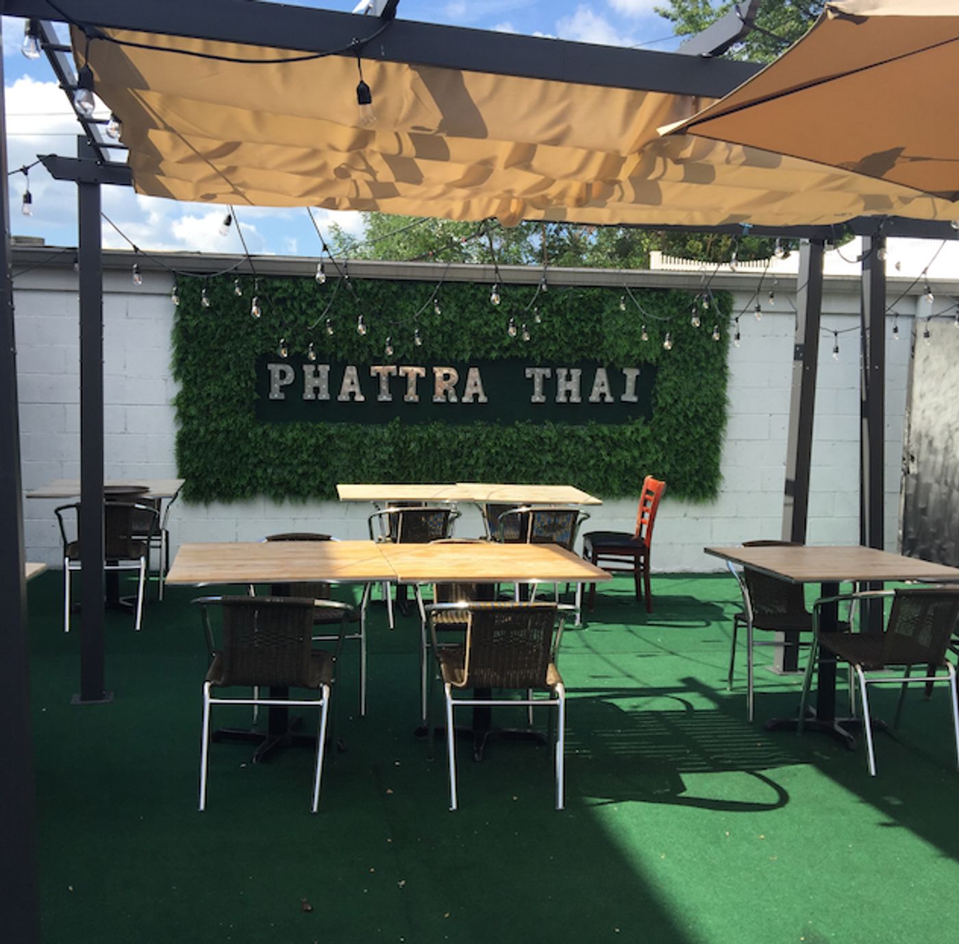 Review: METUCHEN NJ DINING-Check out the Scene  Image