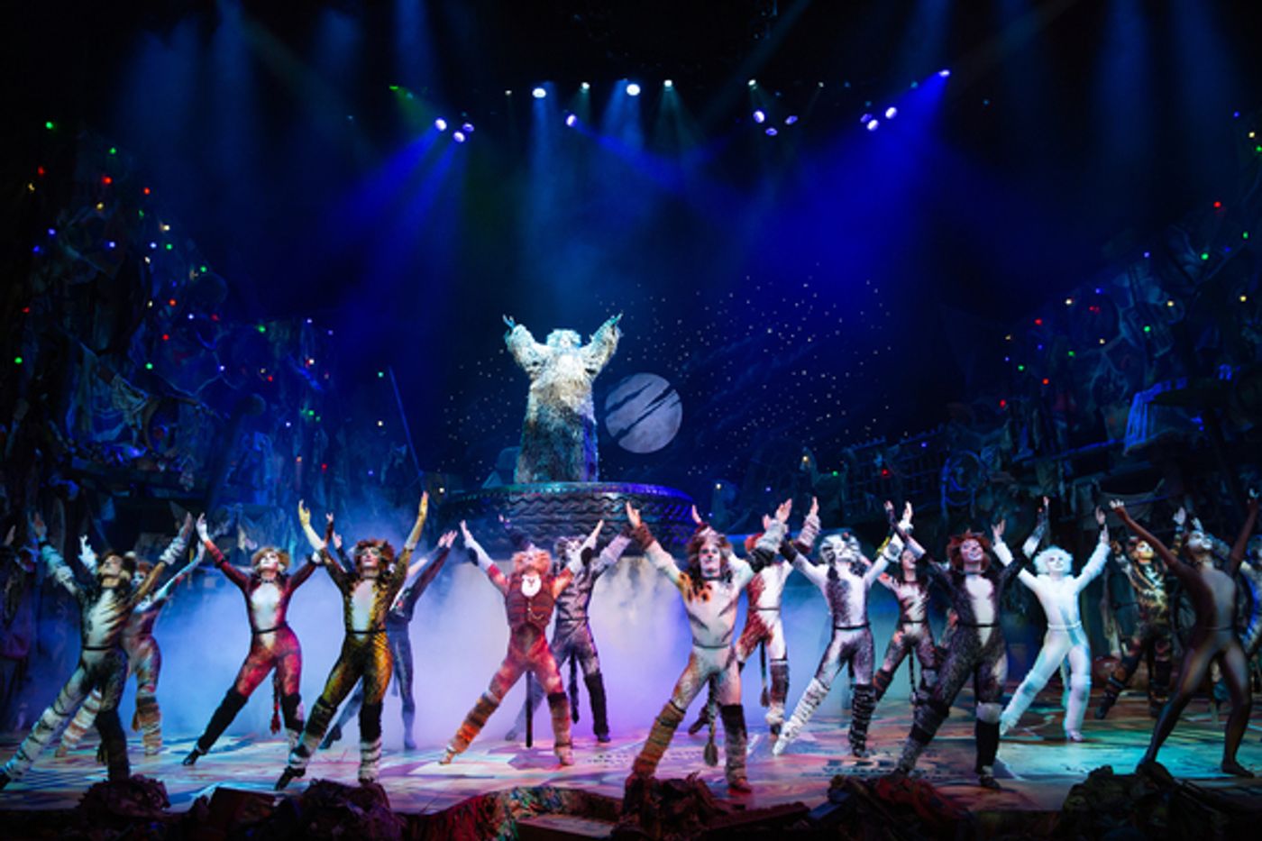 Photo Flash: Get a First Look at CATS in South Korea, Starring Joanna Ampil  Image