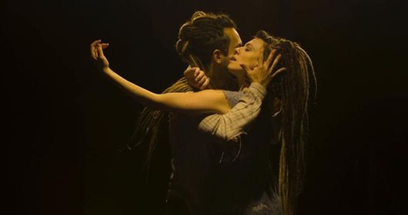 Review: OITO (Eight), Directed and Choreographed by Alonso Barros, is Inspired by the Tarot and Makes Comments On the Word, the Body and the Soul.  Image